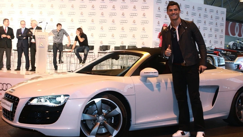 Choáng váng với dàn siêu xe của Cristiano Ronaldo ảnh 15 Choáng váng với dàn siêu xe của Cristiano Ronaldo ảnh 15